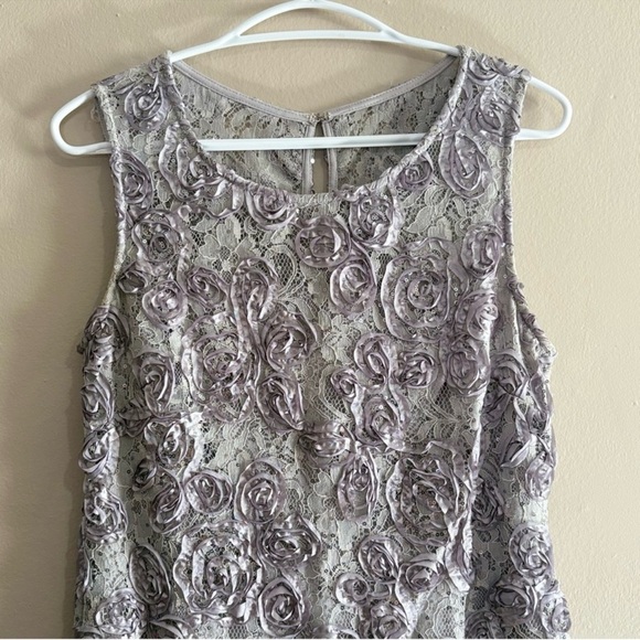 Onyx Sleeveless Sheath Silver Grey Dress w Textured Rosettes & Lace - Picture 2 of 10
